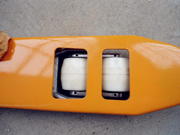 叉車產品細節處實拍-河北東圣吊索具制造有限公司-石材夾具_小型攪拌機_手動叉車_液壓堆高車 叉車產品細節處實拍-河北東圣吊索具制造有限公司-石材夾具_小型攪拌機_手動叉車_液壓堆高車