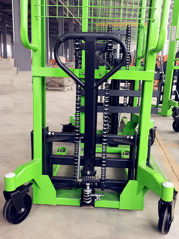 C型鋼手動液壓搬運(yùn)車