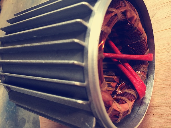 小型攪拌機電機內部