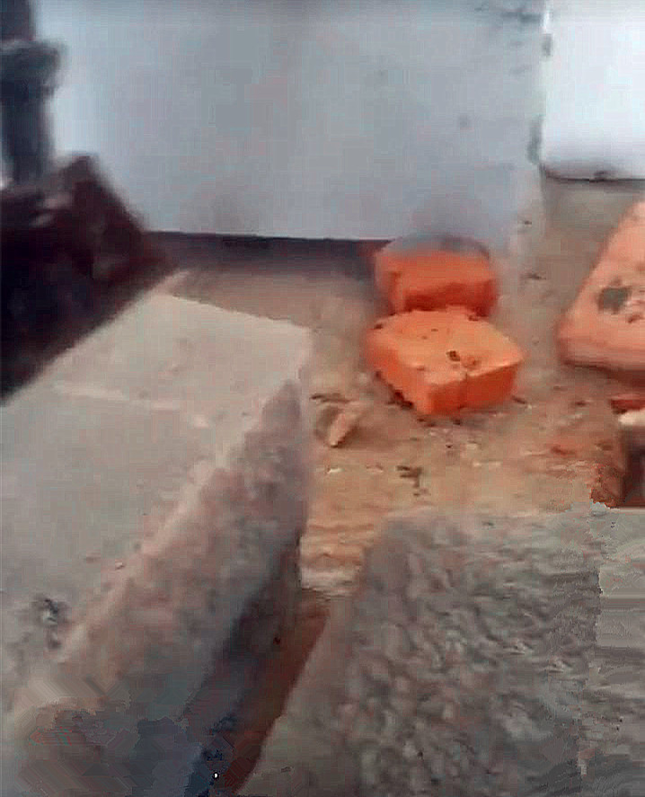 石材專剝離石材后石材橫截面細節圖--河北東圣吊索具制造有限公司--小型攪拌機|石材夾具|液壓堆高車|手動叉車