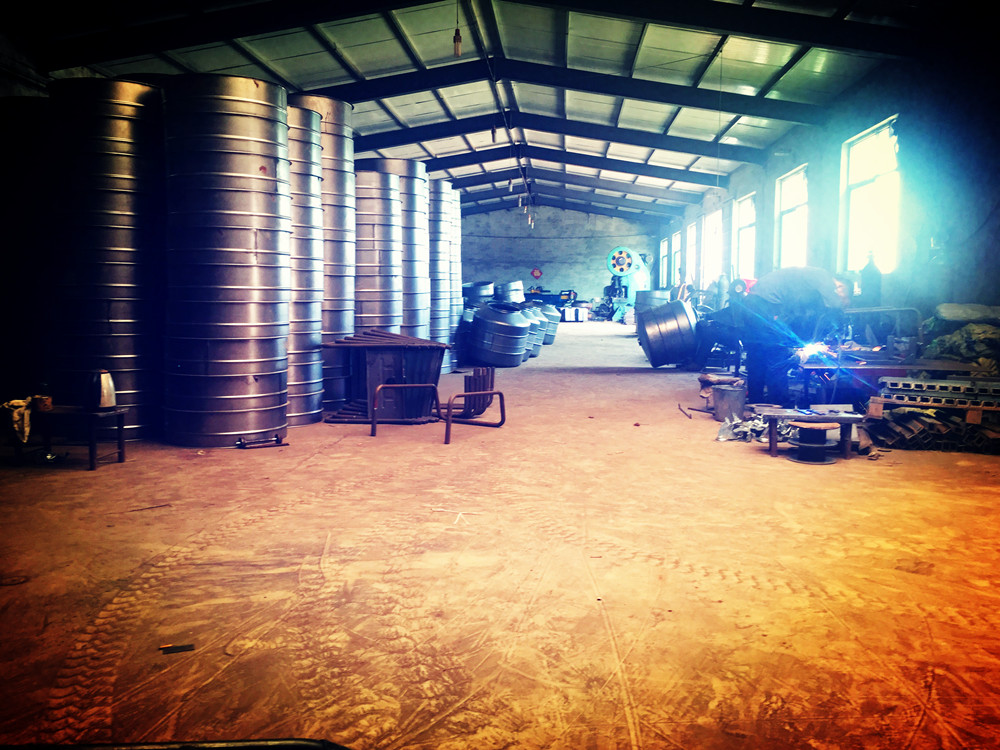 整潔有序車間體現小型攪拌機廠家生產車間規范秩序--河北東圣吊索具制造有限公司--小型攪拌機|石材夾具|液壓堆高車|手動叉車