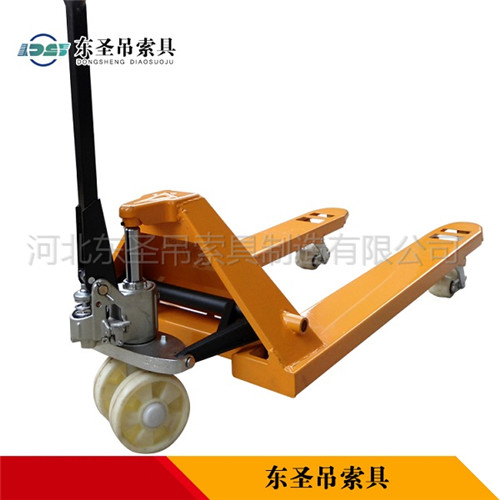 手動升高叉車產品背面展示--河北東圣吊索具制造有限公司--小型攪拌機|石材夾具|液壓堆高車|手動叉車