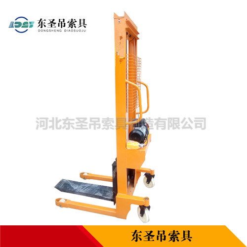 搬運(yùn)堆高車具備六大優(yōu)勢(shì),使用更便捷!--河北東圣吊索具制造有限公司--液壓堆高車|手動(dòng)叉車|小型攪拌機(jī)|石材夾具 搬運(yùn)堆高車具備六大優(yōu)勢(shì),使用更便捷!--河北東圣吊索具制造有限公司--液壓堆高車|手動(dòng)叉車|小型攪拌機(jī)|石材夾具