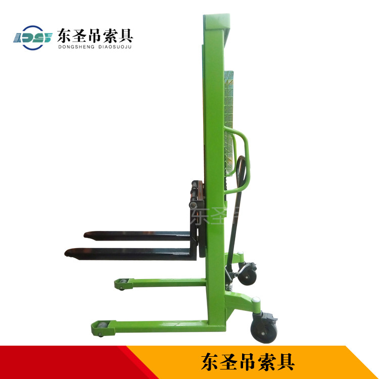 1噸手動(dòng)堆高叉車不能搬運(yùn)1噸重物?--河北東圣吊索具制造有限公司--液壓堆高車|手動(dòng)叉車|小型攪拌機(jī)|石材夾具 1噸手動(dòng)堆高叉車不能搬運(yùn)1噸重物?--河北東圣吊索具制造有限公司--液壓堆高車|手動(dòng)叉車|小型攪拌機(jī)|石材夾具