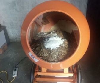 室內裝修小型攪拌機作業現場 室內裝修小型攪拌機作業現場