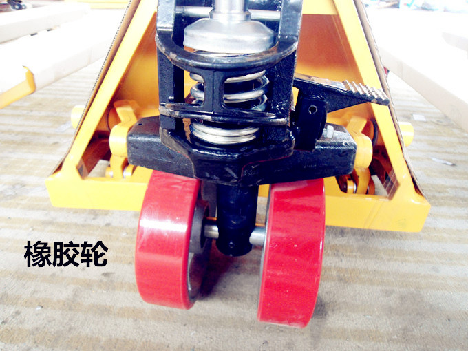 手動叉車橡膠輪細節大圖--河北東圣吊索具制造有限公司--手動叉車|液壓堆高車|石材夾具|小型攪拌機 手動叉車橡膠輪細節大圖--河北東圣吊索具制造有限公司--手動叉車|液壓堆高車|石材夾具|小型攪拌機