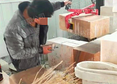 F-23鏈條石材夾具吊夾木材工作現場--河北東圣吊索具制造有限公司