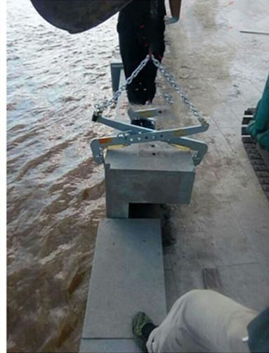 石材夾具沿海安裝防護欄使用現場--河北東圣吊索具制造有限公司--石材夾具 石材夾具沿海安裝防護欄使用現場--河北東圣吊索具制造有限公司--石材夾具