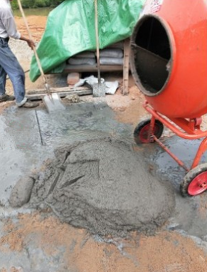 家用小型攪拌機使用現場--河北東圣吊索具制造有限公司--小型攪拌機|石材夾具|液壓堆高車|手動叉車 家用小型攪拌機使用現場--河北東圣吊索具制造有限公司--小型攪拌機|石材夾具|液壓堆高車|手動叉車